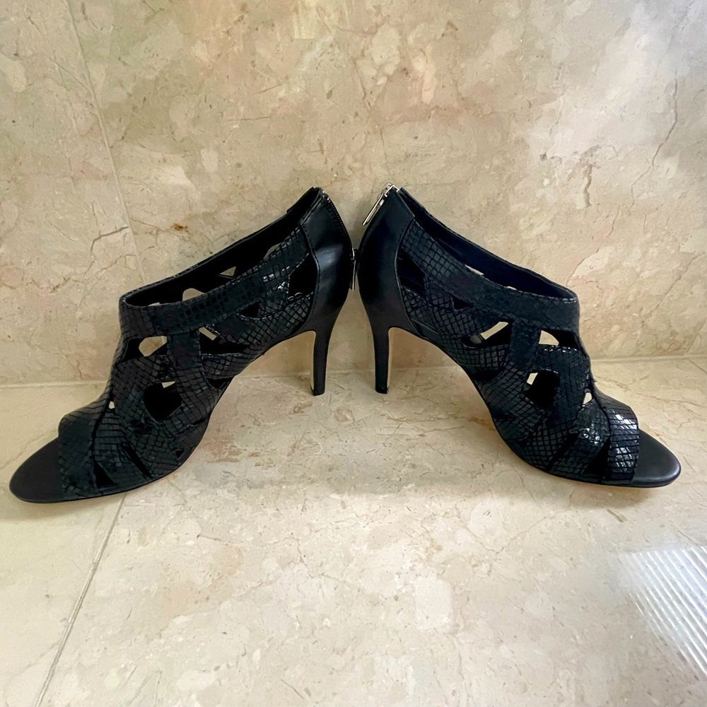NEW Calvin Klein Size 7 Open Toe Back Zip heels